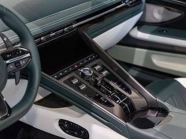 Aston Martin DB12 V8 — photo 9