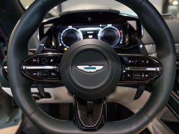 Aston Martin DB12 V8 — photo 10