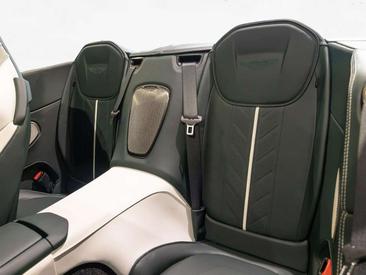 Aston Martin DB12 V8 — photo 12