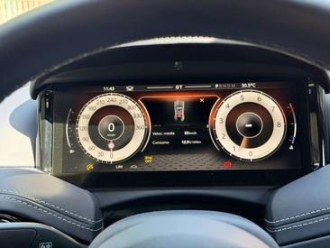 Aston Martin DB12 V8 — photo 10