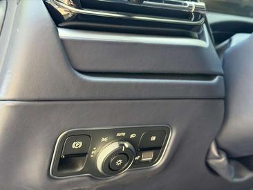 Aston Martin DB12 V8 — photo 11