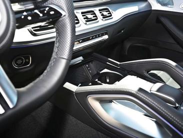Mercedes GLE 300 Night Edition — photo 15