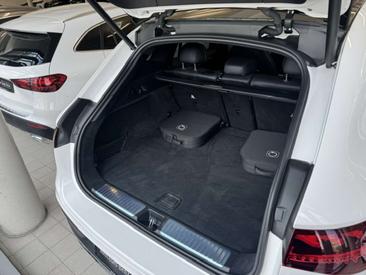 Mercedes EQE 500 — photo 11
