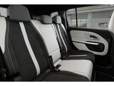Mercedes GLB 250 Night Edition — photo 9
