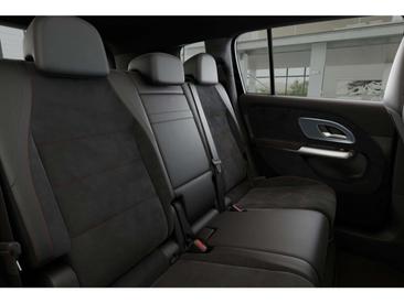 Mercedes GLB 250 AMG Line — photo 9