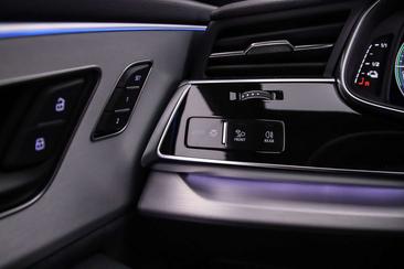 Audi Q8 TFSI E 55 E Quattro — photo 8