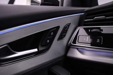 Audi Q8 TFSI E 55 E Quattro — photo 10