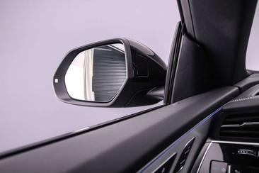 Audi Q8 TFSI E 55 E Quattro — photo 12