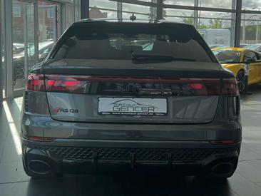 Audi RSQ8 — photo 5