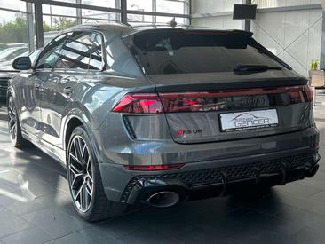 Audi RSQ8 — photo 6