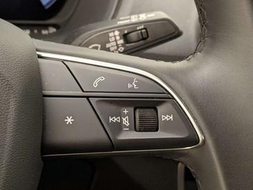 Audi Q2 35 TDI — photo 13
