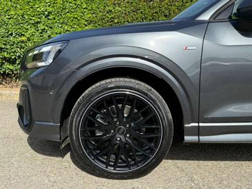 Audi Q2 35 TDI — photo 8