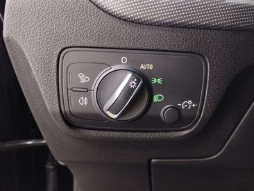 Audi Q2 35 TDI — photo 12