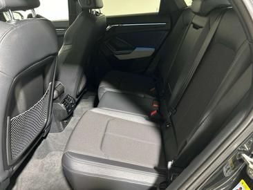 Audi Q3 35 TDI — photo 11