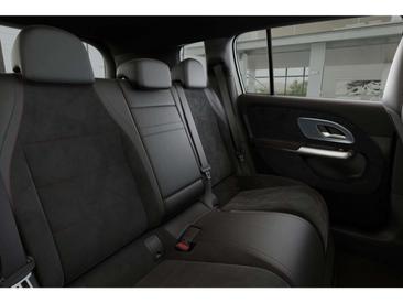 Mercedes GLB 250 Night — photo 9