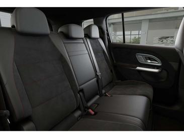 Mercedes GLB 220 AMG LINE — photo 9