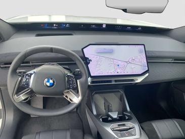 BMW iX3 50 XDrive — photo 11
