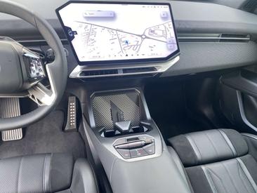BMW iX3 50 XDrive — photo 13