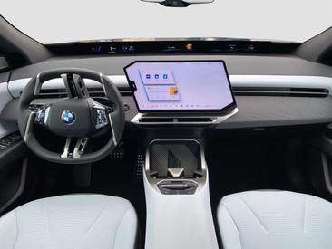 BMW iX3 50 XDrive — photo 11