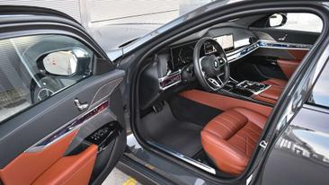BMW Série 7 Berline 740d — photo 8