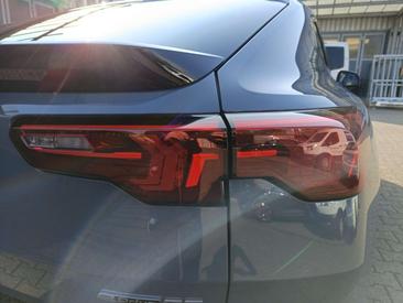 BMW IX2 EDrive20 — photo 11