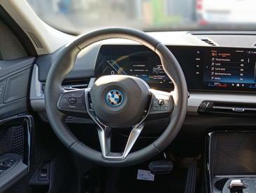 BMW IX2 EDrive20 — photo 15