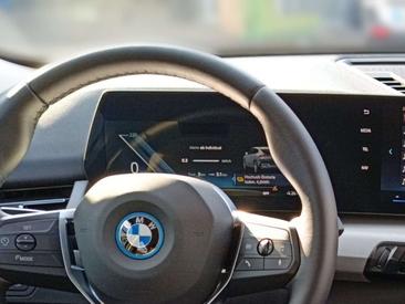 BMW IX2 EDrive20 — photo 17