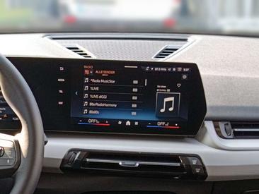 BMW IX2 EDrive20 — photo 18
