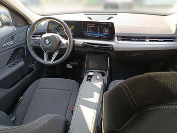 BMW IX2 EDrive20 — photo 21