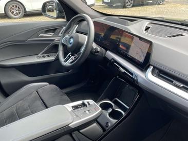 BMW IX1 EDrive20 — photo 6