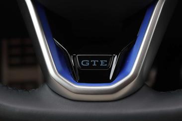 Volkswagen Golf Berline GTE — photo 15