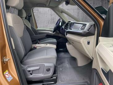 Volkswagen Multivan Van 2.0 TDI — photo 9