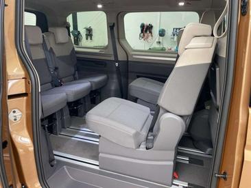 Volkswagen Multivan Van 2.0 TDI — photo 10