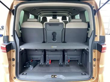 Volkswagen Multivan Van 2.0 TDI — photo 12