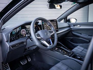 Volkswagen Golf Berline GTE — photo 4