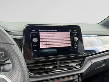Volkswagen T-Roc 1.0 TSI — photo 11