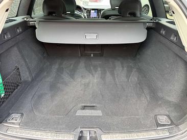Volvo V60 B4 Plus — photo 12