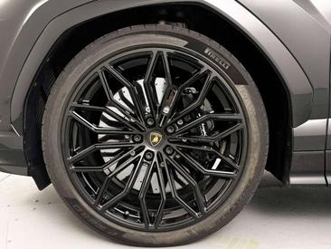 Lamborghini Urus SE — photo 11