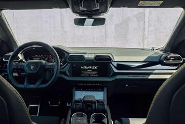 Lamborghini Urus SE — photo 10