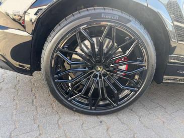 Lamborghini Urus — photo 8