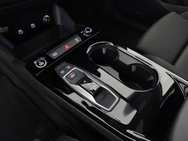 Audi Q6 E-tron S-LINE — photo 15