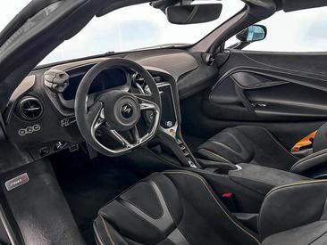 McLaren 750S — photo 9