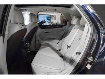 Bentley Bentayga Hybrid — photo 9