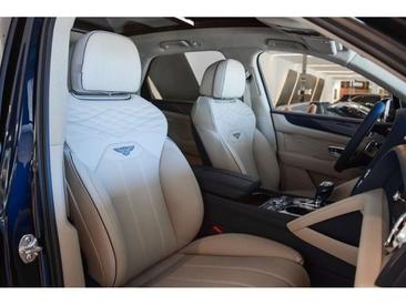 Bentley Bentayga Hybrid — photo 8