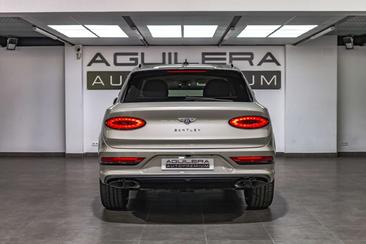 Bentley Bentayga V8 — photo 12