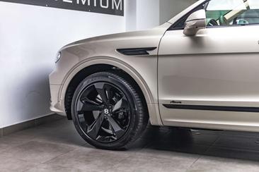 Bentley Bentayga V8 — photo 13