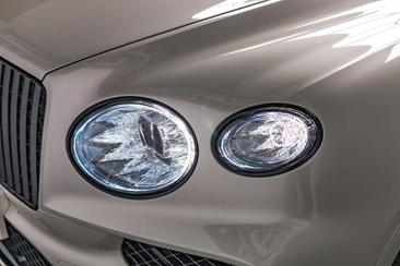 Bentley Bentayga V8 — photo 15