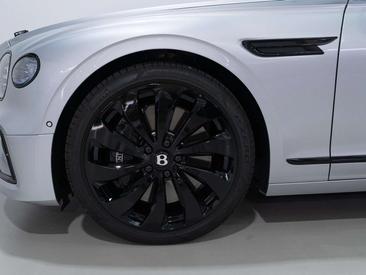 Bentley Flying Spur Berline V8 — photo 4