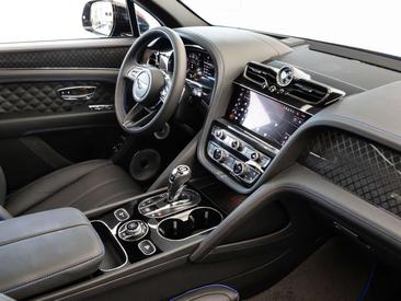 Bentley Bentayga V8 — photo 7