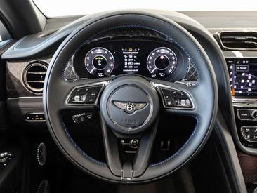 Bentley Bentayga V8 — photo 11